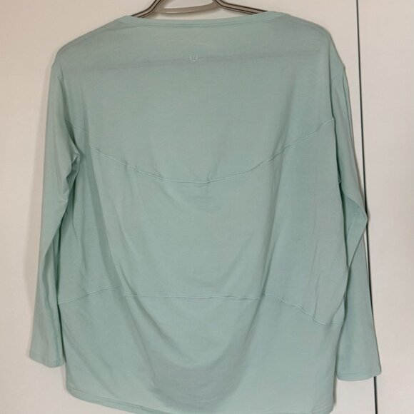 Lululemon Back In Action long-sleeve top Size  2 - Picture 4 of 4